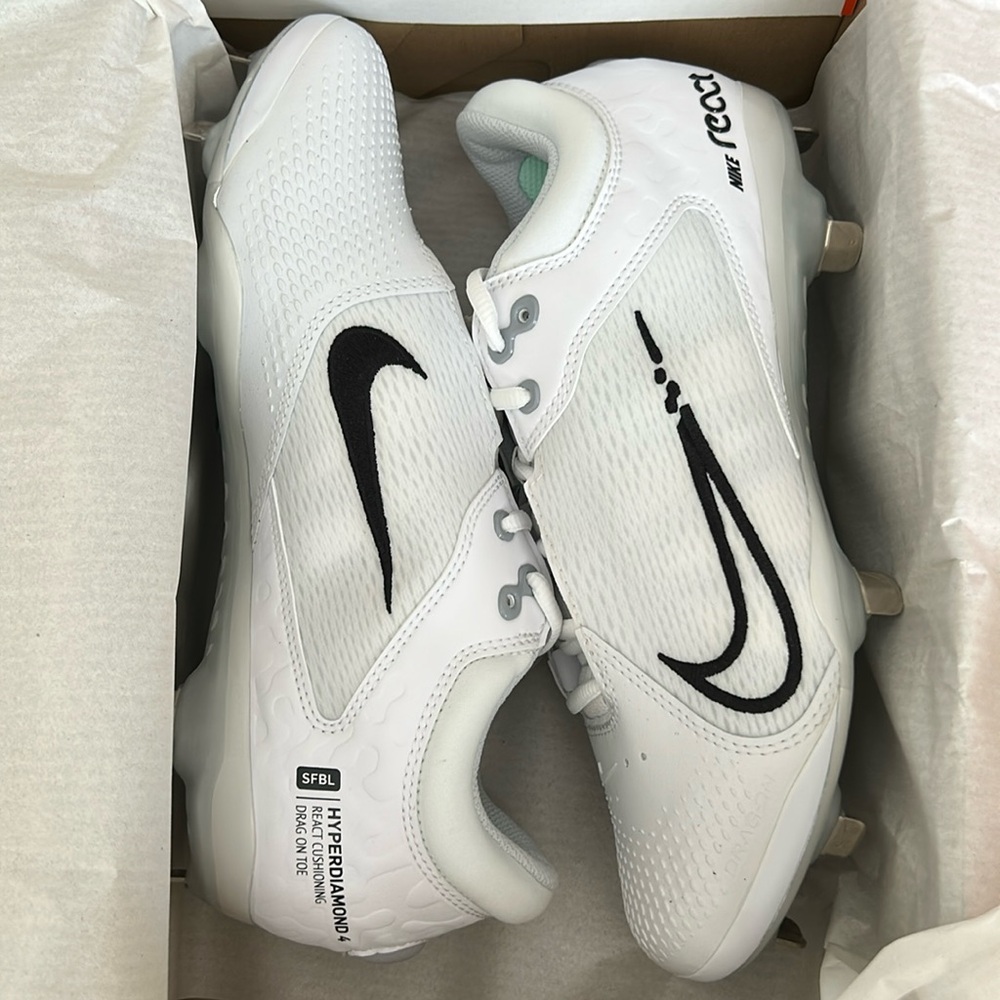 New! Women’s Softball Nike Hyperdiamond 4 Elite Size 9
